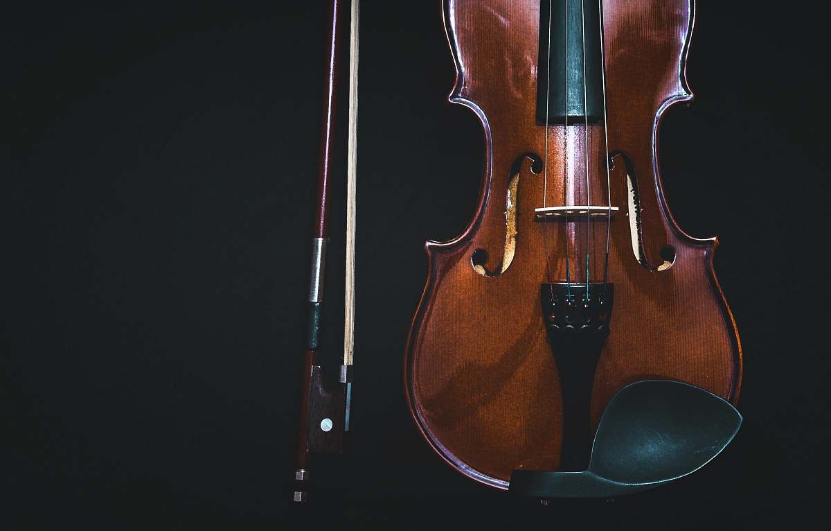 musical instrument brown violin with bow in black background fiddle